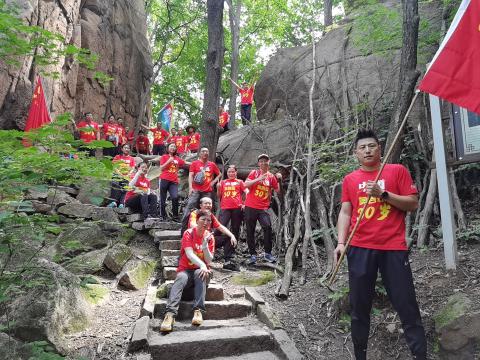 三秩芳华初心不改  勇攀险峰风光无限——热烈祝贺奥吉娜30周岁生日快乐！